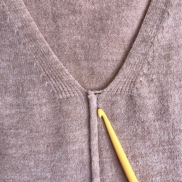 NWT Cozy Co by Cozy Casual V Neck Long Sleeve Sweater Heather Tan Small Medium - Picture 7 of 14